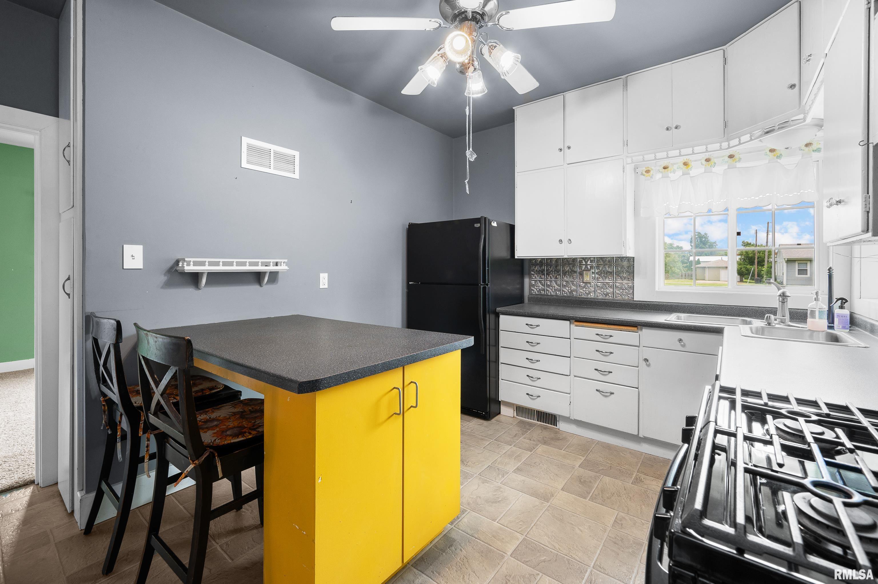 1402 18th Avenue Viola, IL 61486 - Photo 12 of 30