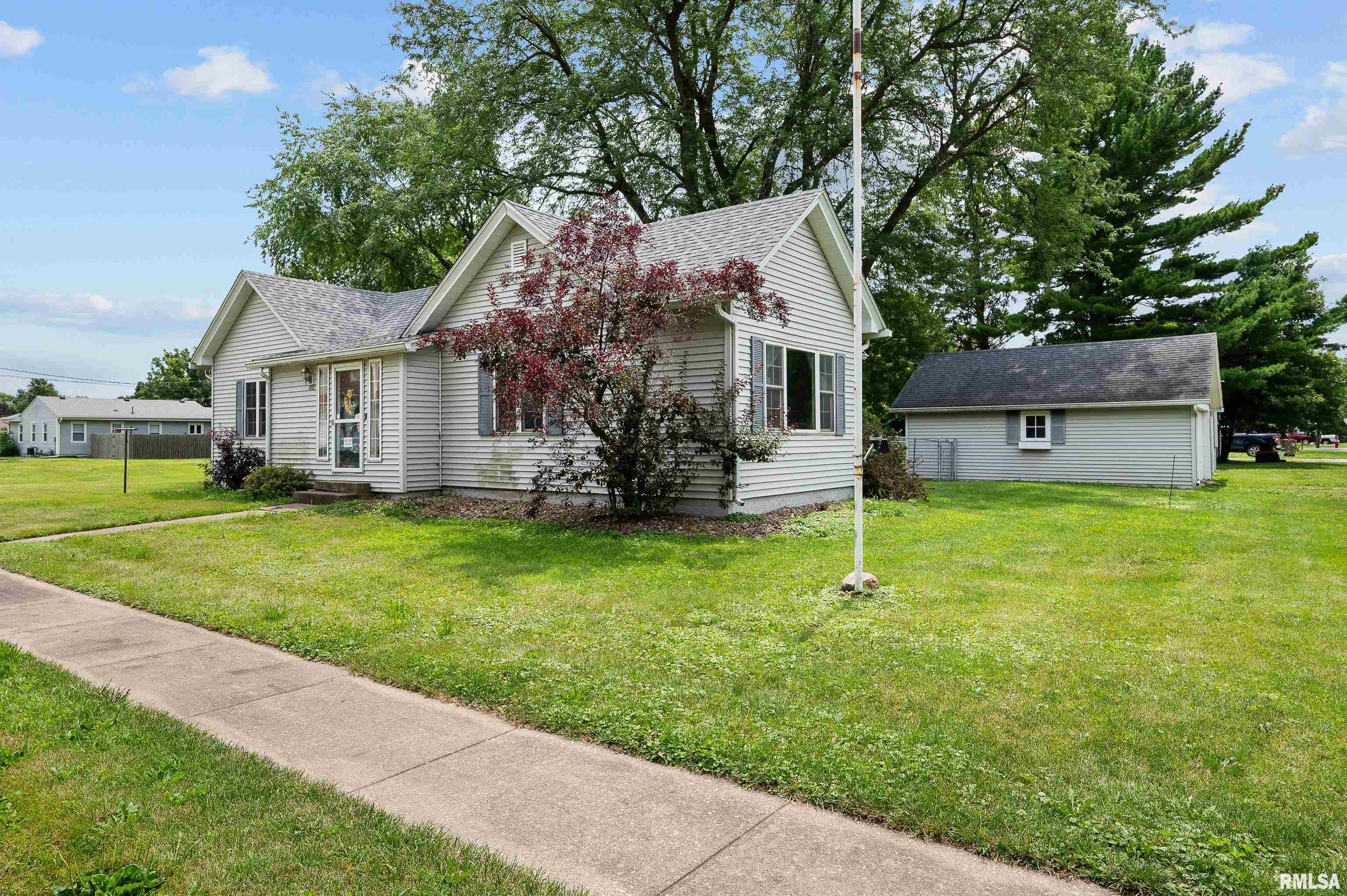 1402 18th Avenue Viola, IL 61486 - Photo 2 of 30