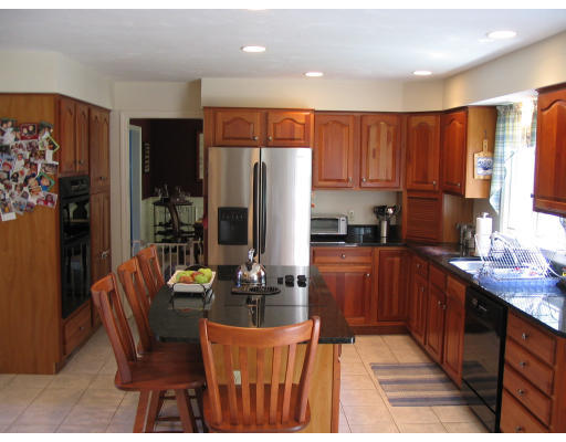 7 Forest Edge Road Easton, MA 02375 - Photo 9 of 15 Gallery Image 9