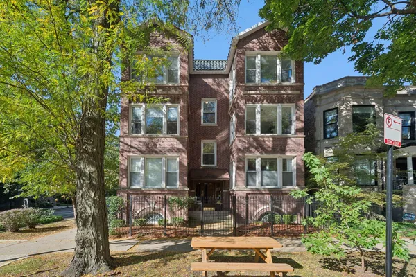 $299,900 | 4702 North Campbell Avenue, Unit 2, Chicago, IL 60625