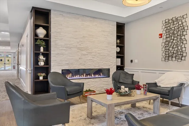 a tall buildings sitting on the side of a street