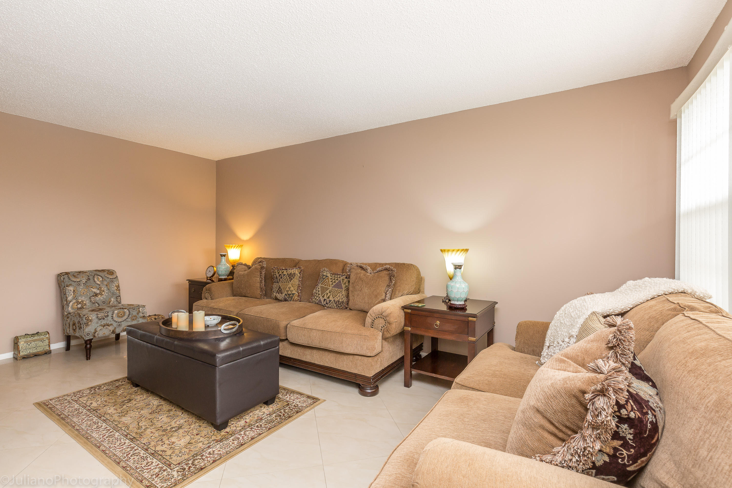 2031 Newcastle, Unit B Boca Raton, FL 33434 - Photo 8 of 43 LIVING