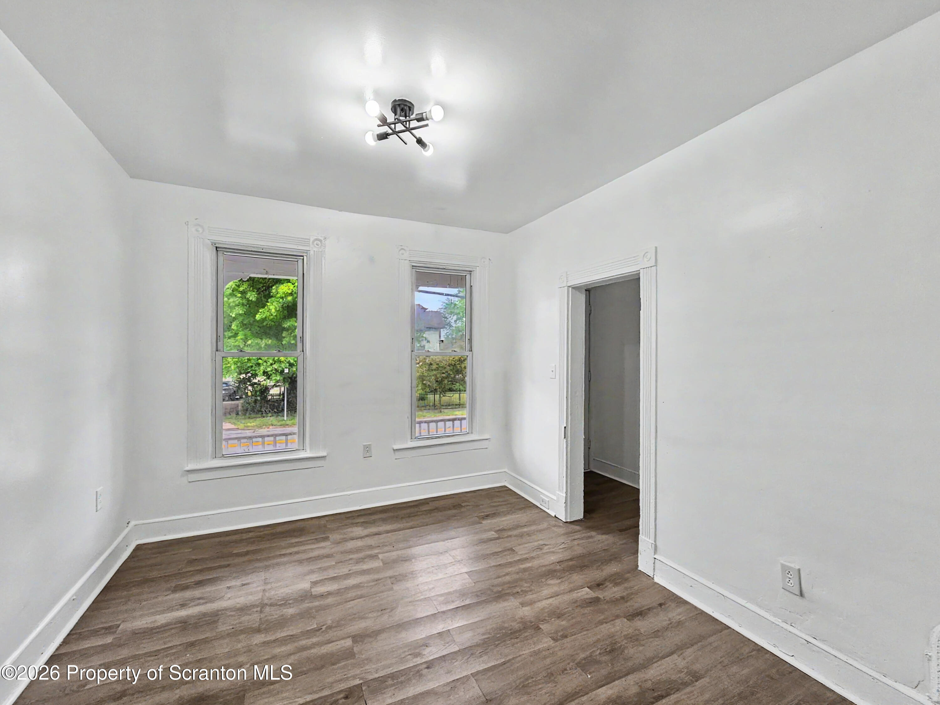 907 Green Ridge Street, Unit R Scranton, PA 18509 - Photo 6 of 14 Living Room