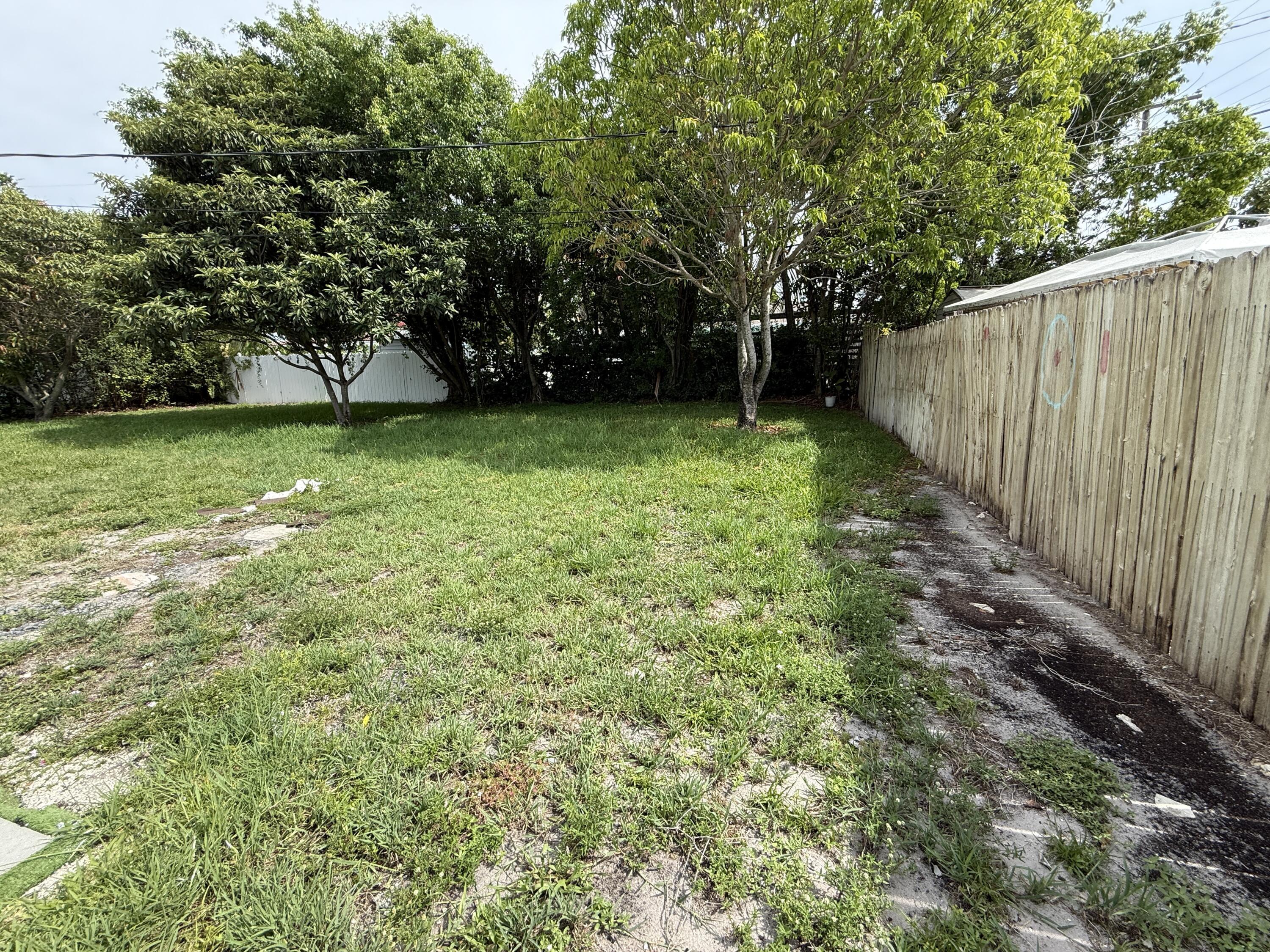 477 Northeast 35th Street Boca Raton, FL 33431 - Photo 34 of 35 Large Backyard