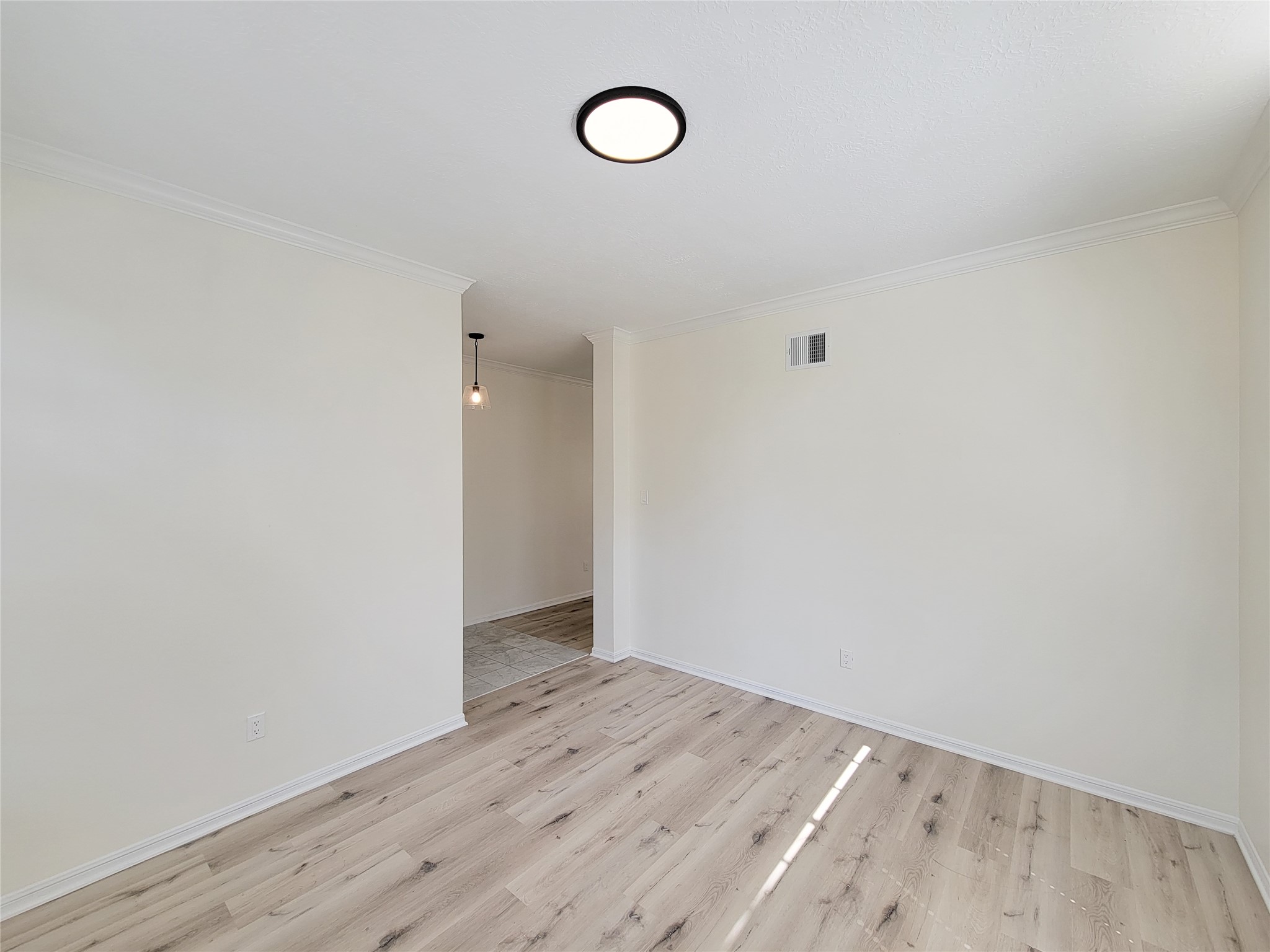 1422 Mabry Mill Road Houston, TX 77062 - Photo 9 of 44 Gallery Image 9