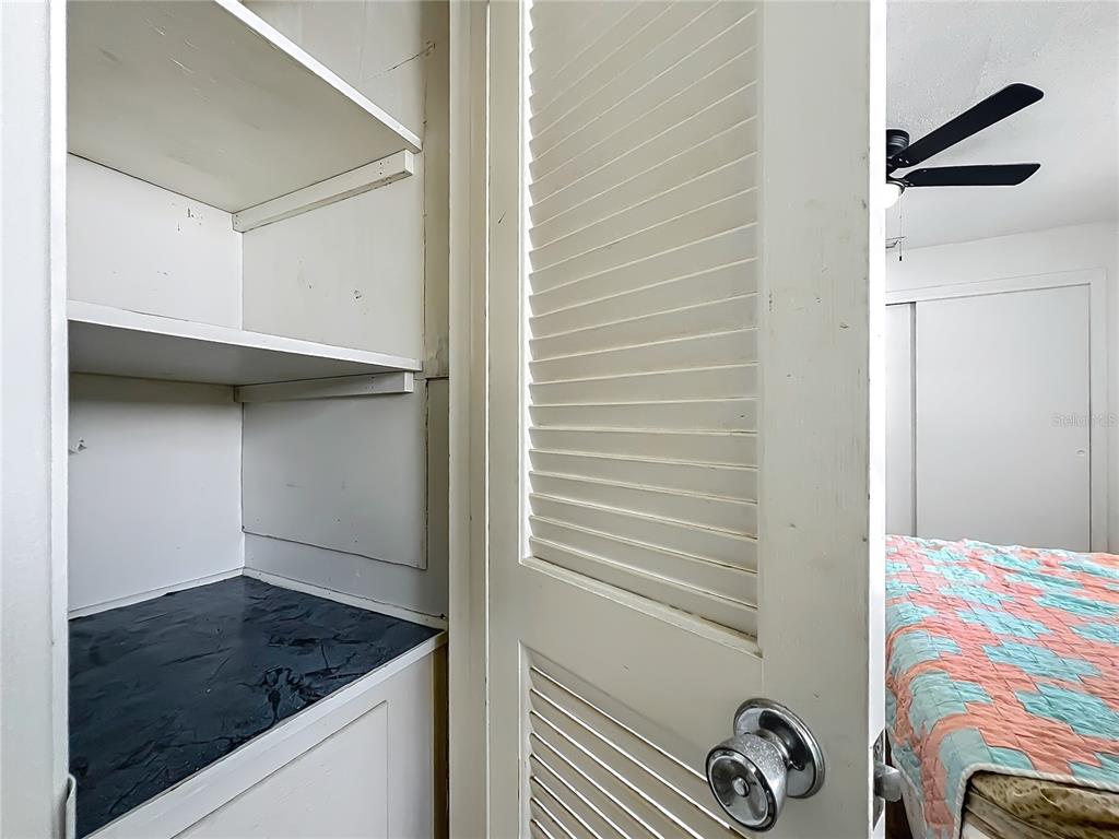 20 Lake Ct Loop Ocala, FL 34472 - Photo 13 of 33 a bathroom with a sink and a mirror