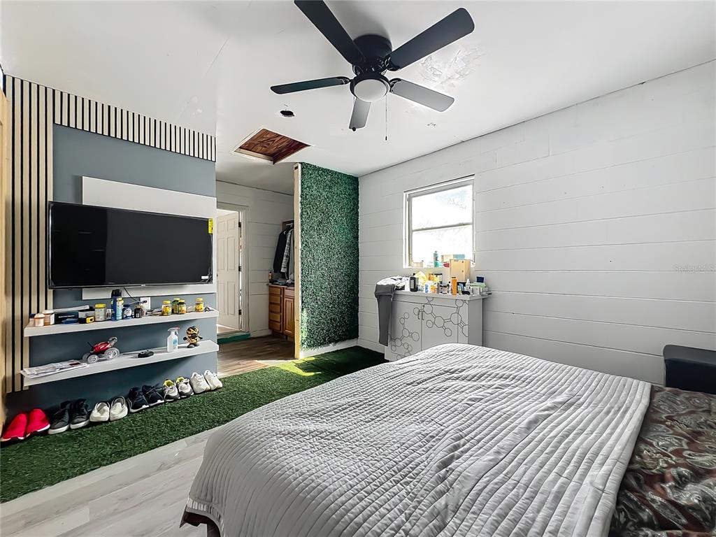 20 Lake Ct Loop Ocala, FL 34472 - Photo 17 of 33 a bedroom with a bed and a flat screen tv