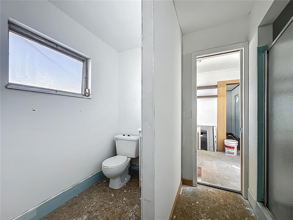 20 Lake Ct Loop Ocala, FL 34472 - Photo 26 of 33 a bathroom with a toilet