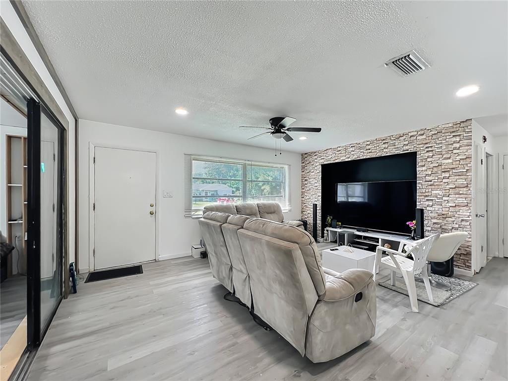 20 Lake Ct Loop Ocala, FL 34472 - Photo 5 of 33 a living room with furniture and a flat screen tv