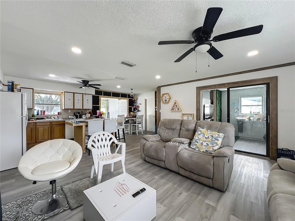 20 Lake Ct Loop Ocala, FL 34472 - Photo 7 of 33 a living room with furniture and kitchen view