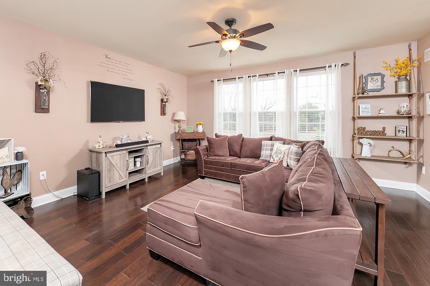 323 Windsor Road Mullica Hill, NJ 08062 - Photo 4 of 26 Gallery Image 4
