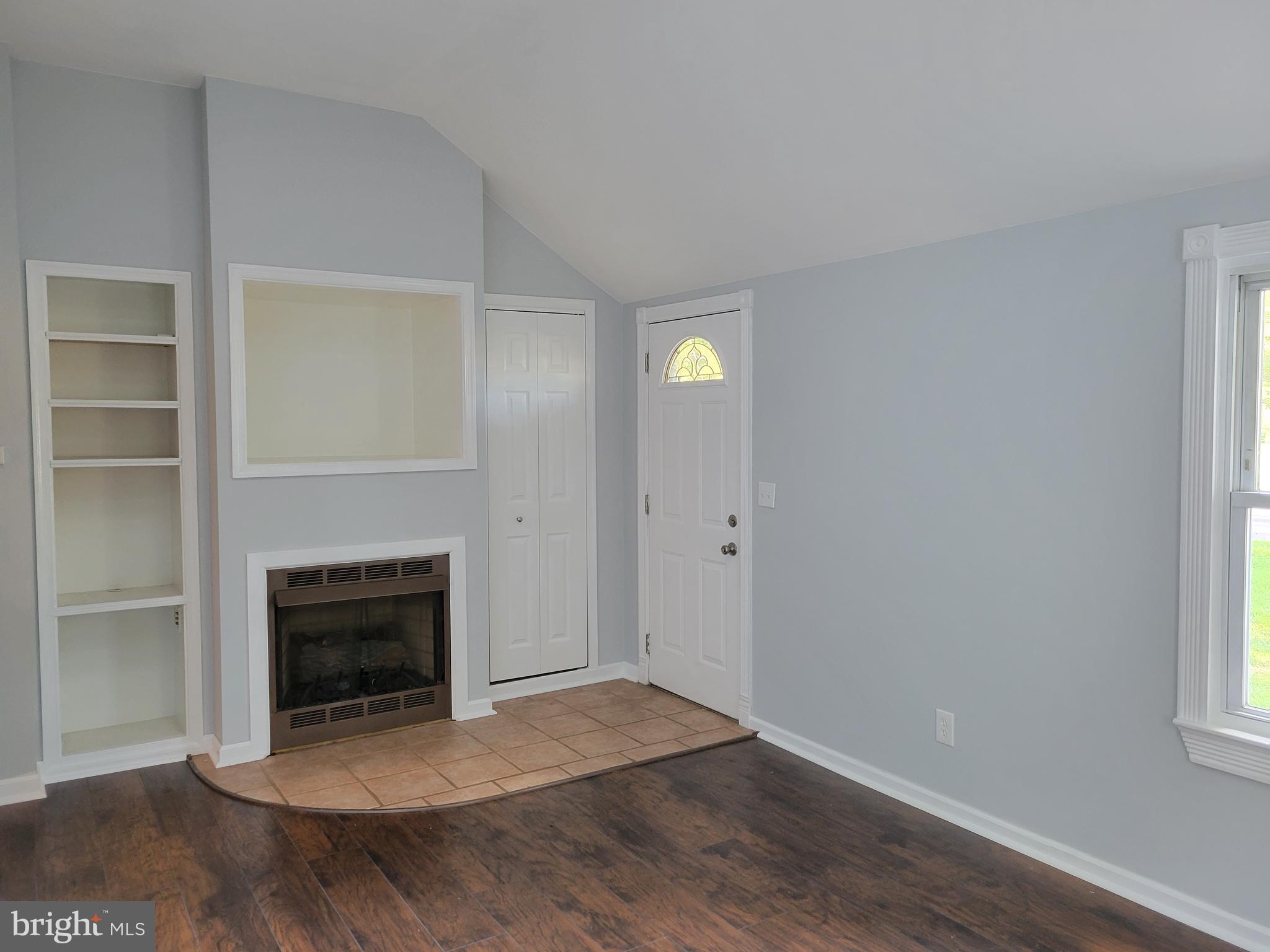 11 North Hook Road Pennsville, NJ 08070 - Photo 9 of 25 Living room