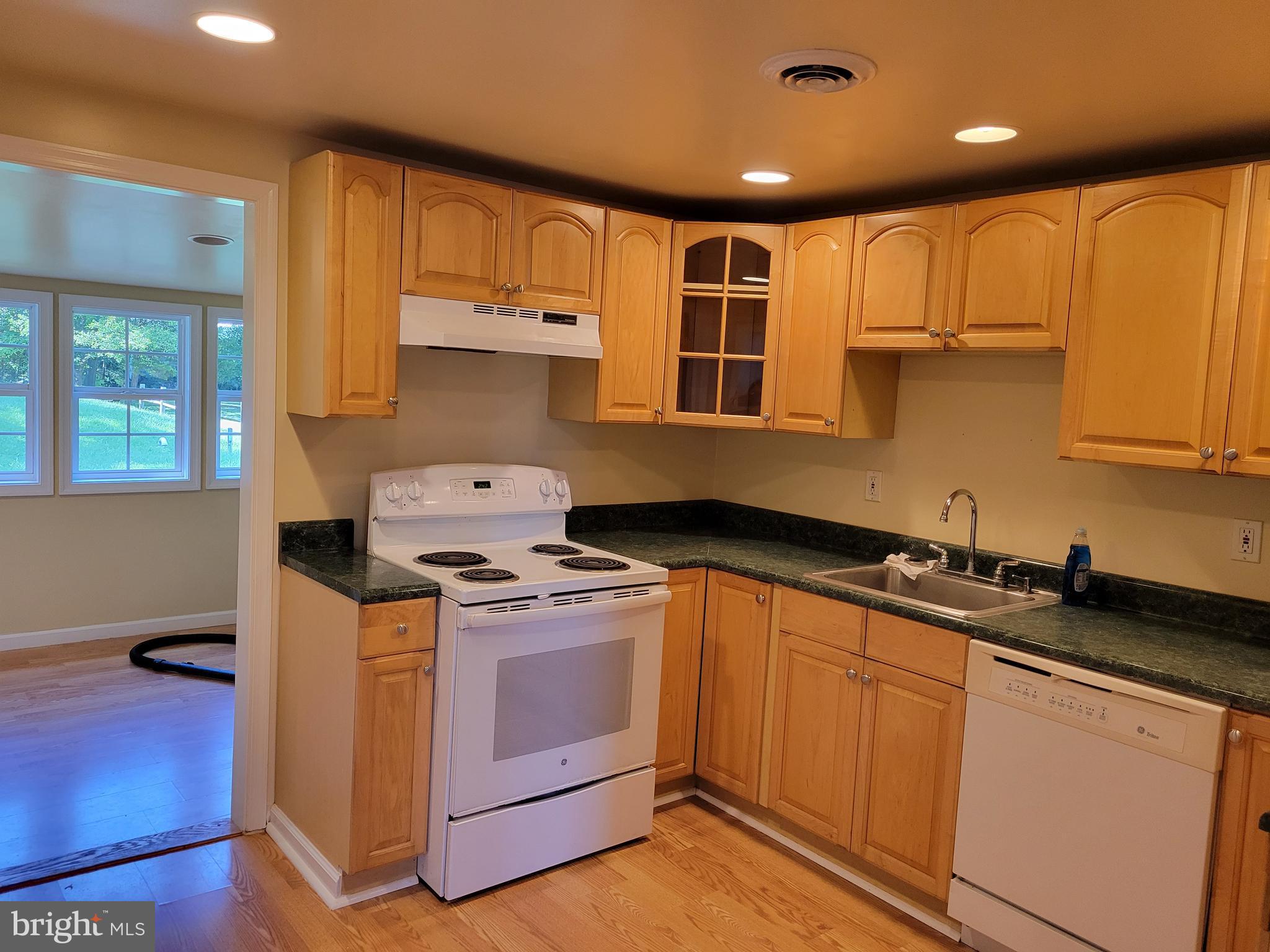 11 North Hook Road Pennsville, NJ 08070 - Photo 10 of 25 Kitchen