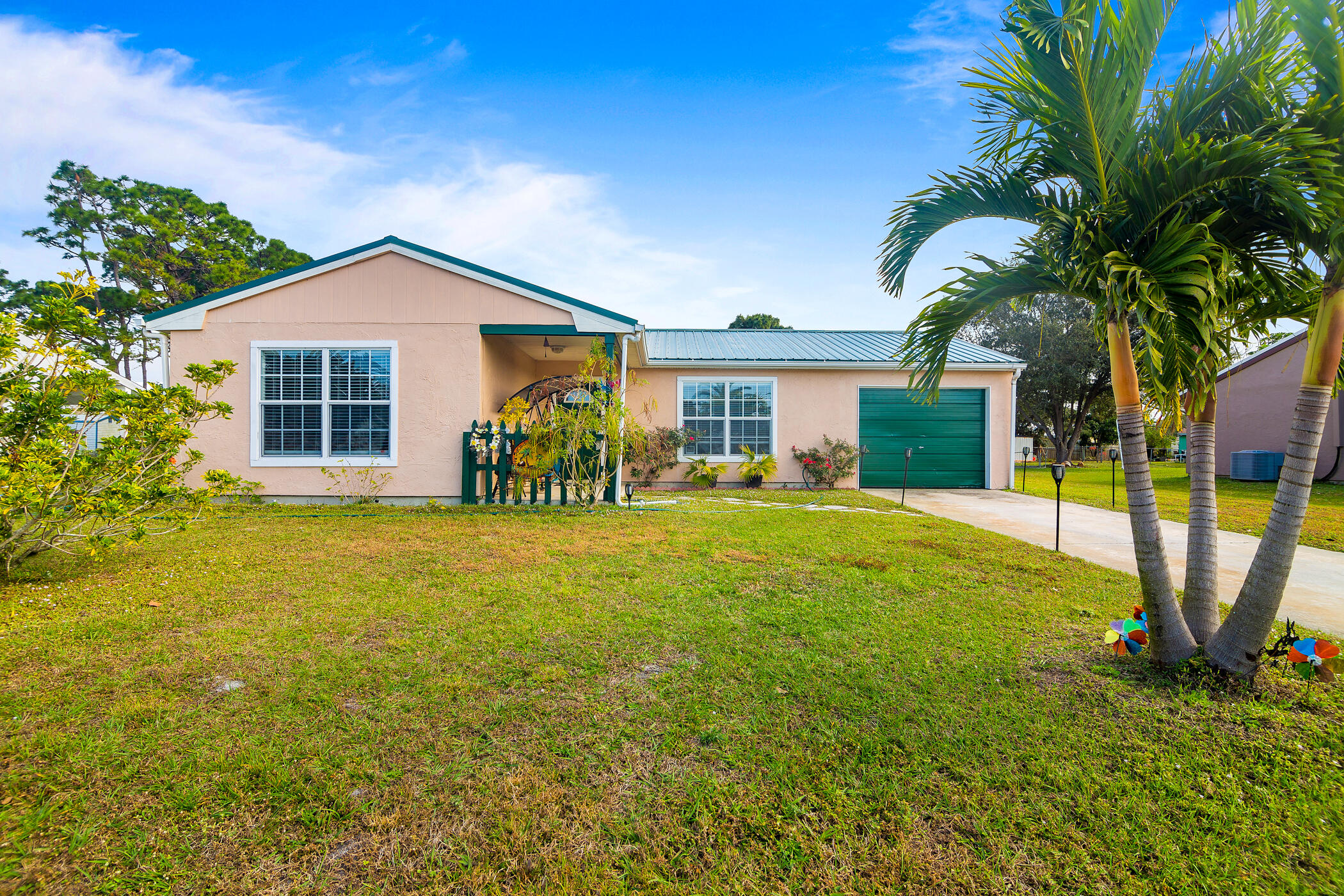 1233 Dawn St Northeast  