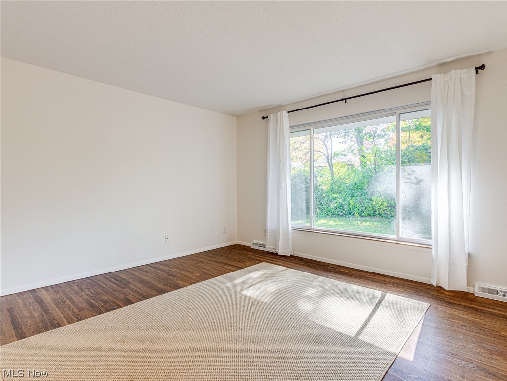 462 Sandhurst Road Akron, OH 44333 - Photo 7 of 28 Gallery Image 7