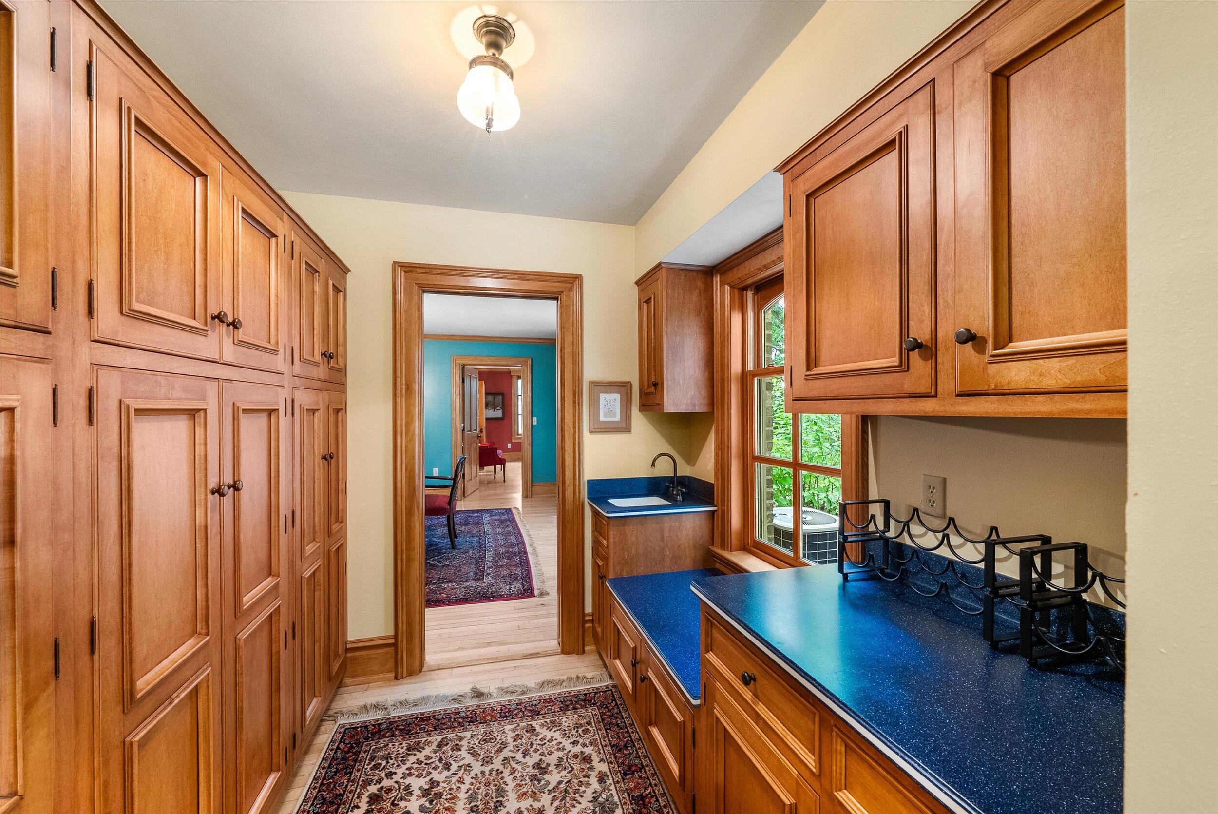 7918 Pleasant Valley Road Saukville, WI 53080 - Photo 14 of 117 Butlers Pantry