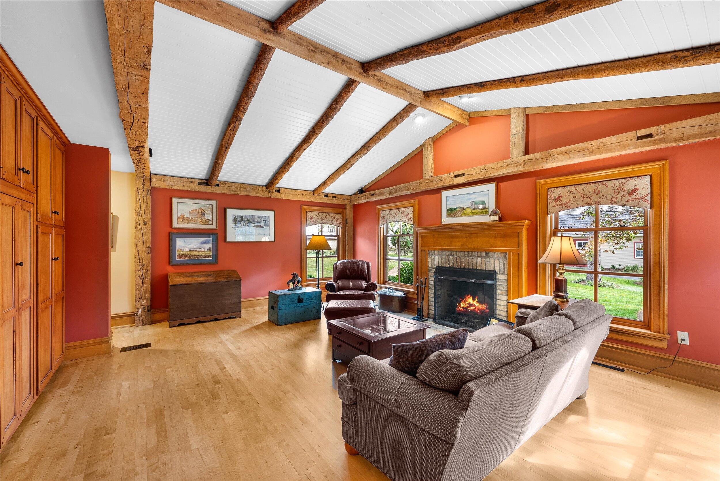 7918 Pleasant Valley Road Saukville, WI 53080 - Photo 18 of 117 Family Room