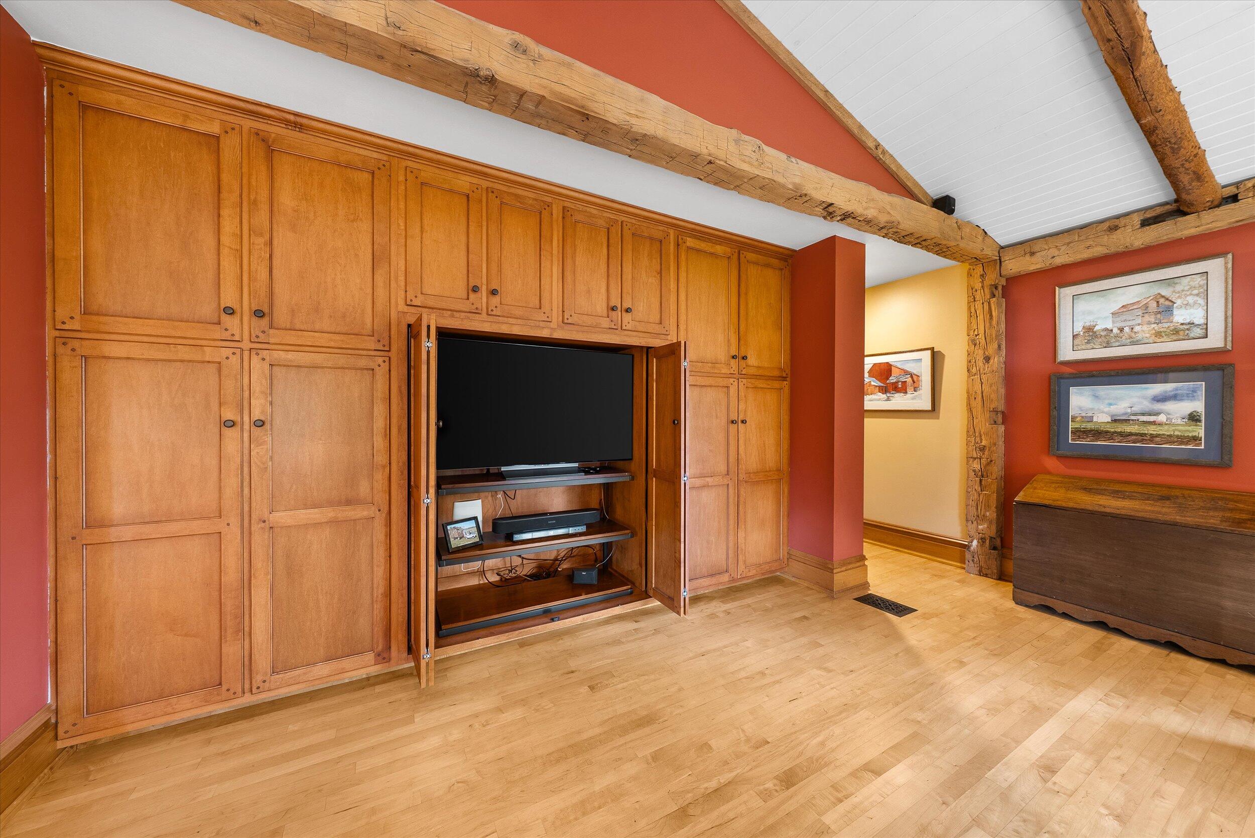 7918 Pleasant Valley Road Saukville, WI 53080 - Photo 20 of 117 Family Room