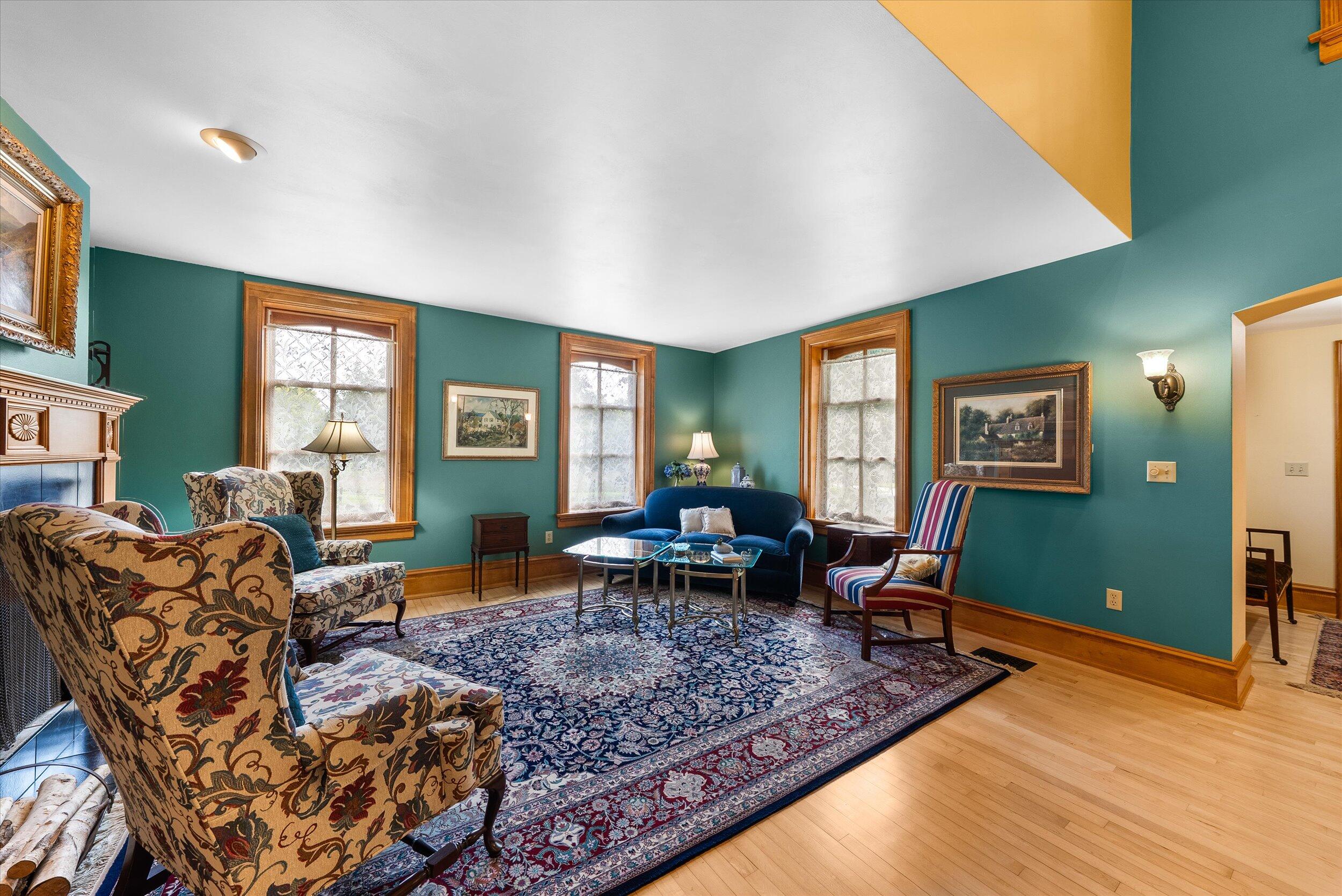 7918 Pleasant Valley Road Saukville, WI 53080 - Photo 26 of 117 Living Room