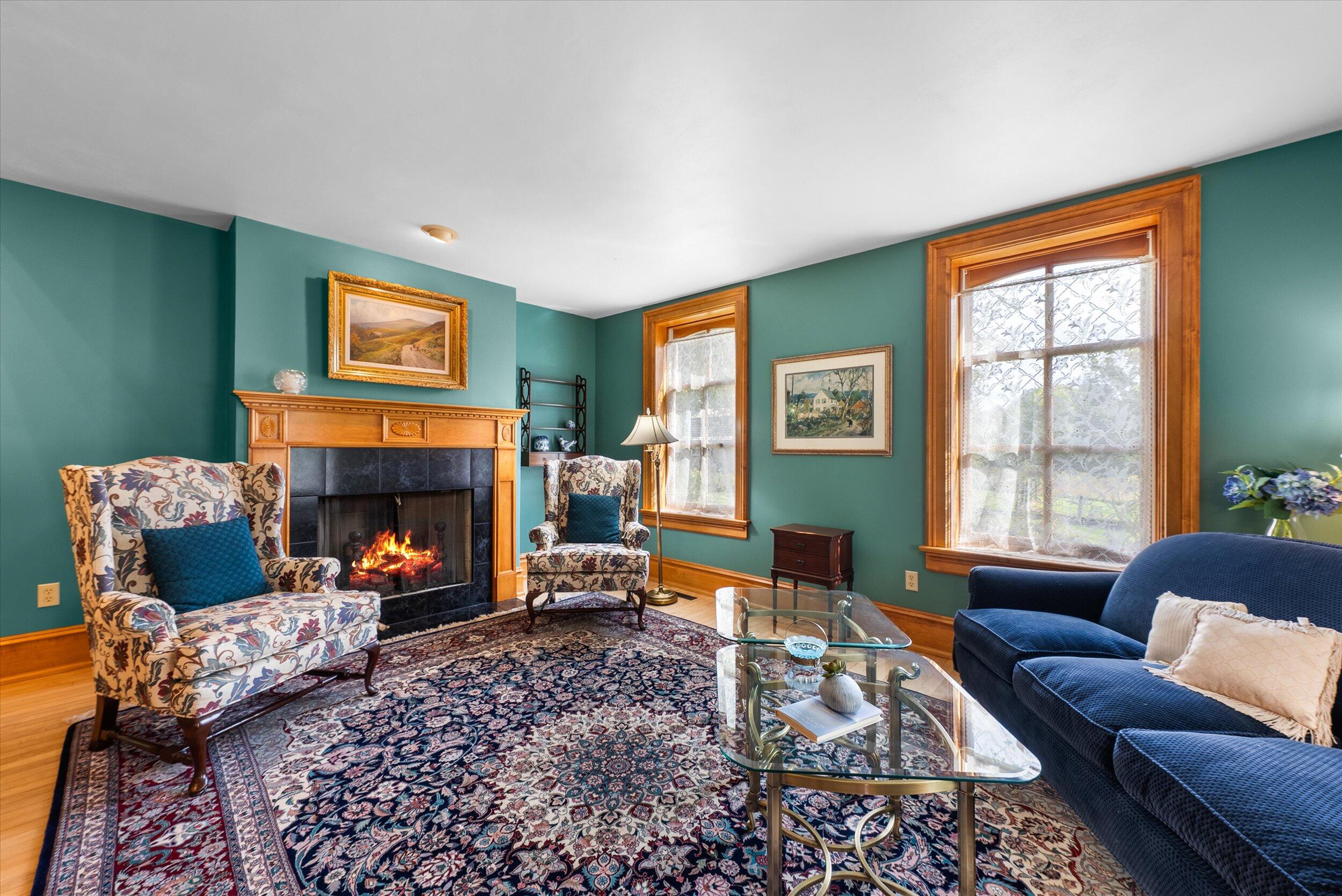 7918 Pleasant Valley Road Saukville, WI 53080 - Photo 28 of 117 Living Room