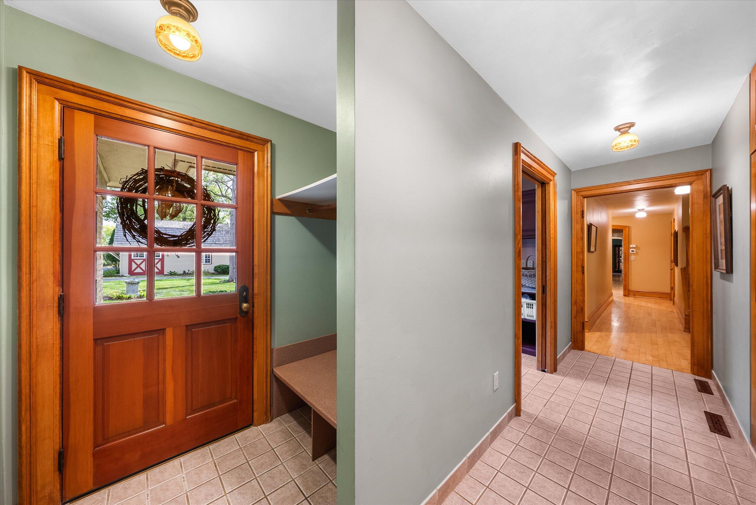 7918 Pleasant Valley Road Saukville, WI 53080 - Photo 34 of 117 Garage Entry