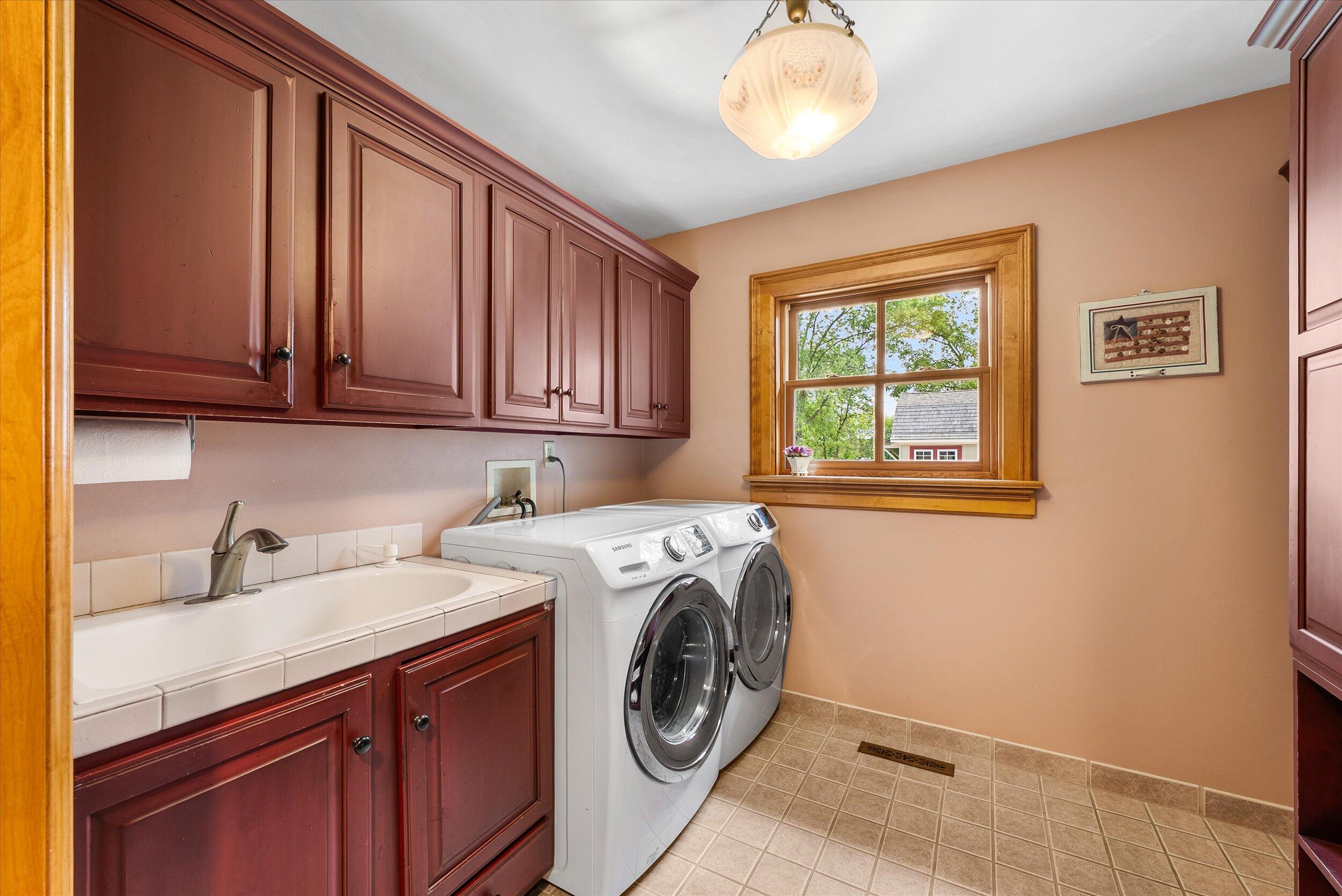7918 Pleasant Valley Road Saukville, WI 53080 - Photo 36 of 117 Laundry Room