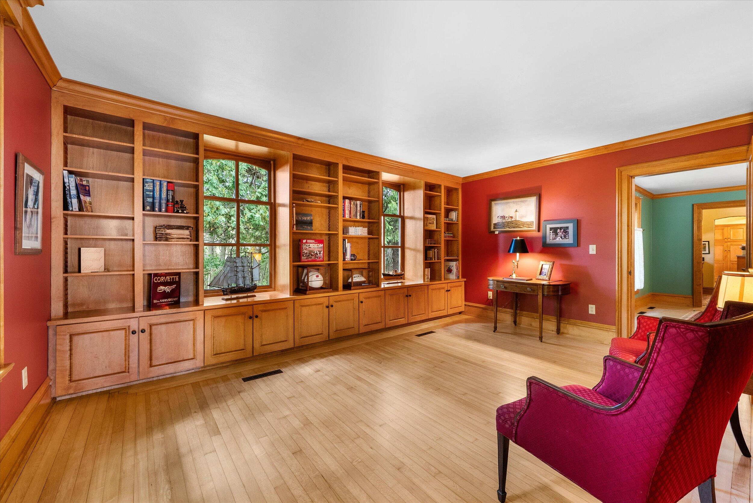 7918 Pleasant Valley Road Saukville, WI 53080 - Photo 38 of 117 Library