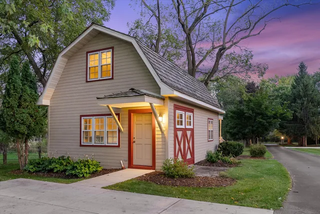 $1,999,000 | 7918 Pleasant Valley Road, Saukville, WI 53080