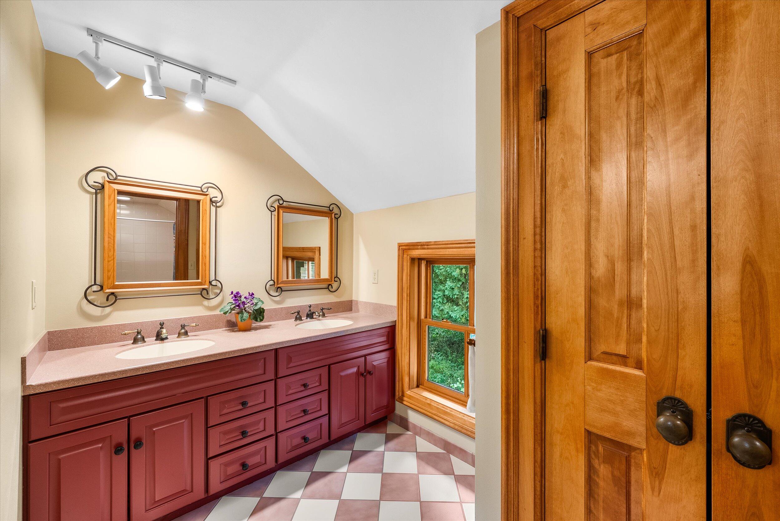 7918 Pleasant Valley Road Saukville, WI 53080 - Photo 46 of 117 Upper Bathroom