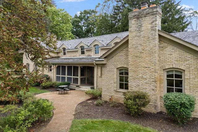 $1,999,000 | 7918 Pleasant Valley Road, Saukville, WI 53080