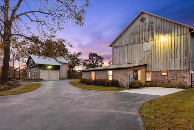$1,999,000 | 7918 Pleasant Valley Road, Saukville, WI 53080