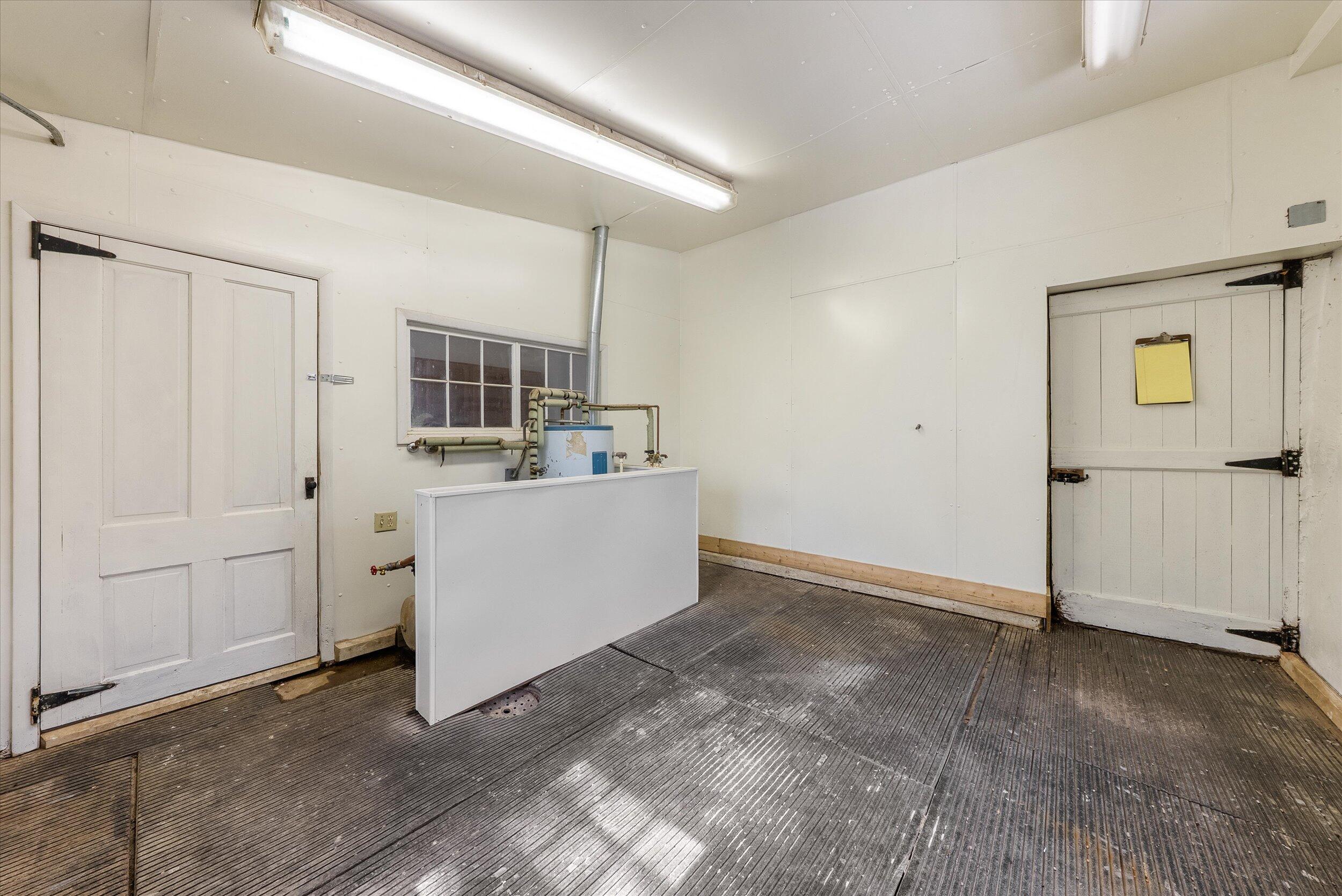 7918 Pleasant Valley Road Saukville, WI 53080 - Photo 87 of 117 Milk House- Wash Stall