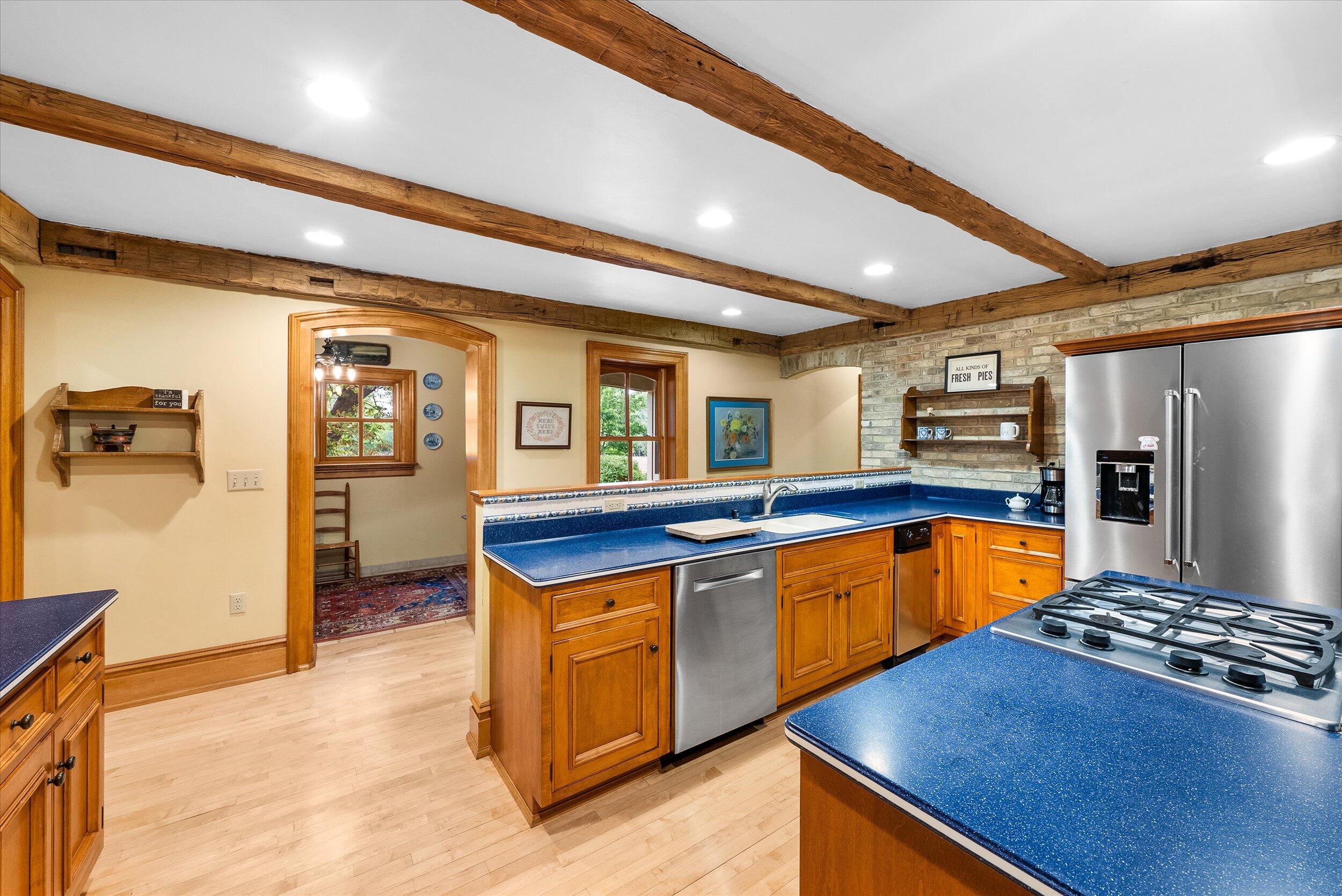 7918 Pleasant Valley Road Saukville, WI 53080 - Photo 10 of 117 Kitchen