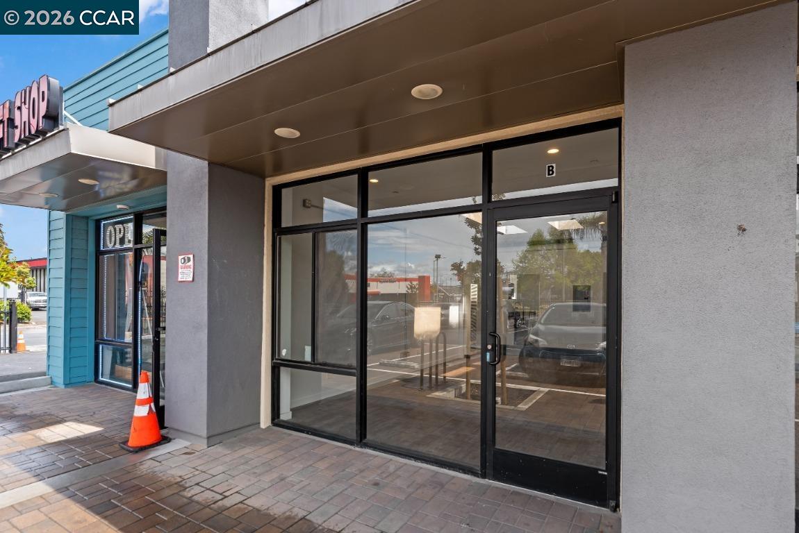 646 Hegenberger Road Oakland, CA 94621 - Photo 11 of 13