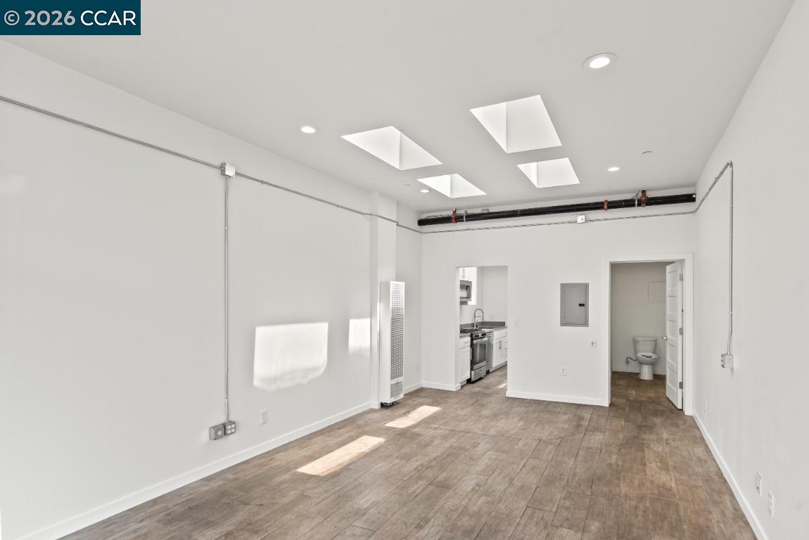 646 Hegenberger Road Oakland, CA 94621 - Photo 2 of 13