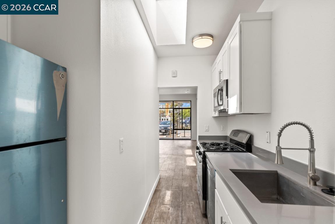 646 Hegenberger Road Oakland, CA 94621 - Photo 3 of 13