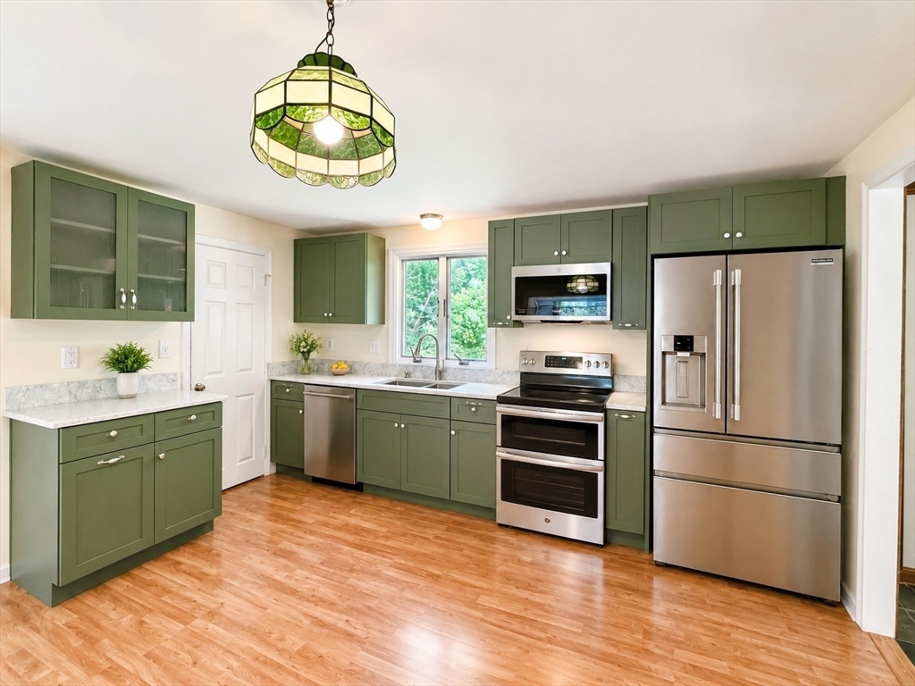 20 Pinecrest Road, Unit 20 Uxbridge, MA 01569 - Photo 5 of 26