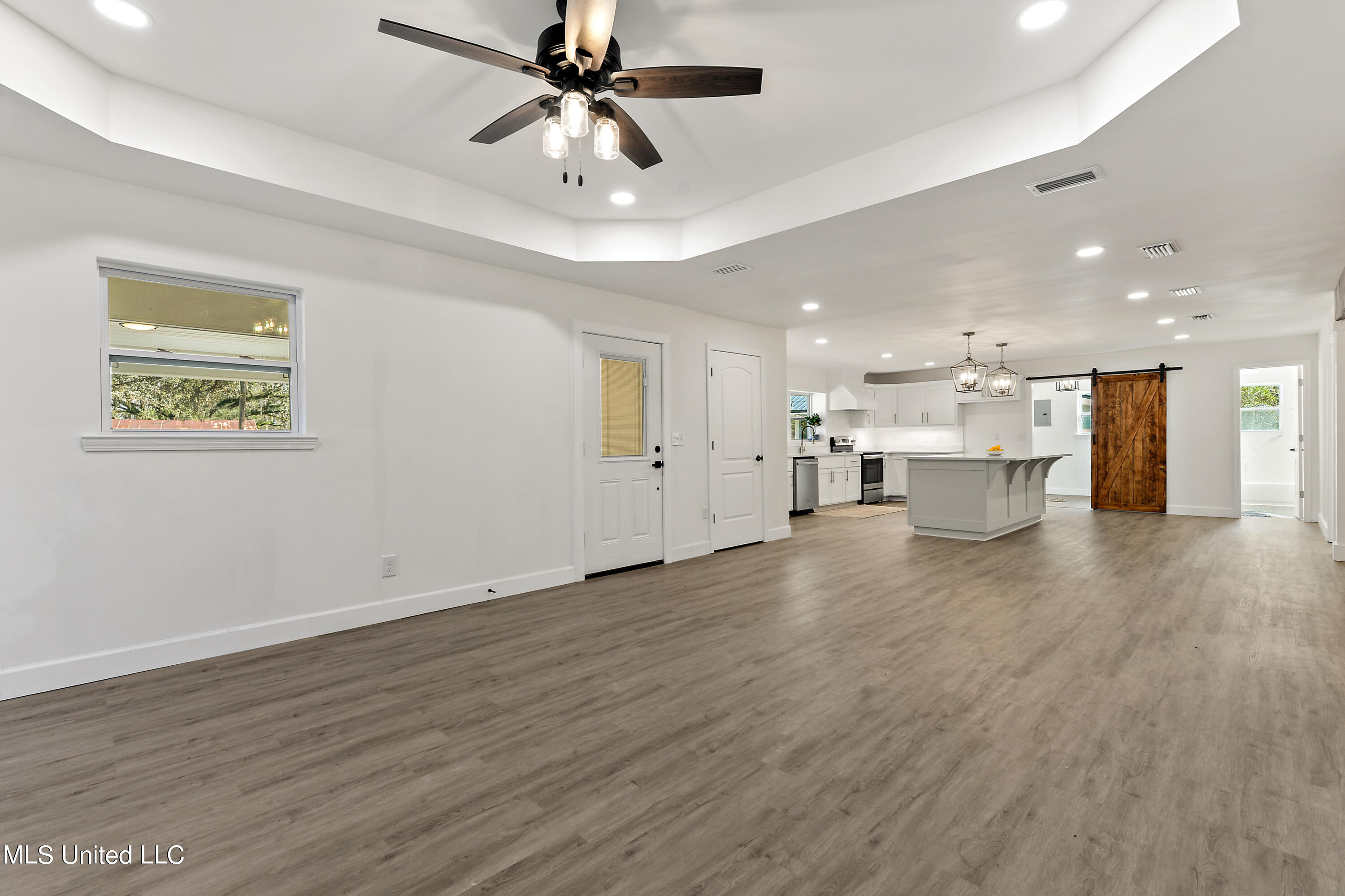 16261 Lily Orchard Road Moss Point, MS 39562 - Photo 8 of 19 423EF44C-14D8-4EE8-BAB5-E17E33BC1F70