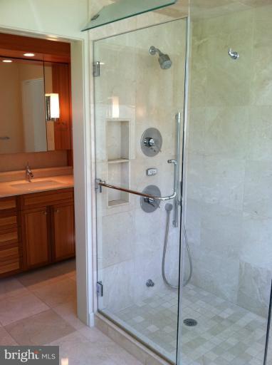 1408 Ruxton Road Towson, MD 21204 - Photo 11 of 29 Master bathroom steam shower