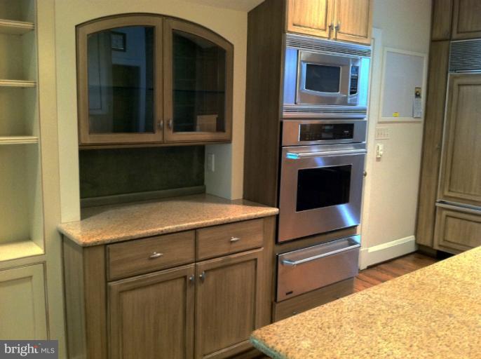 1408 Ruxton Road Towson, MD 21204 - Photo 8 of 29 Kitchen has custom cabinets & top appliances
