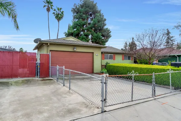 $439,000 | 1606 Barstow Avenue, Clovis, CA 93611