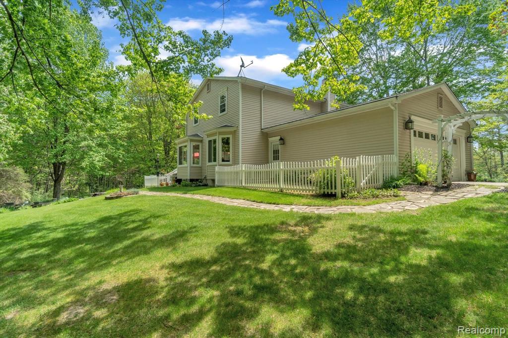 3809 Brighton Road Howell, MI 48843 - Photo 3 of 41