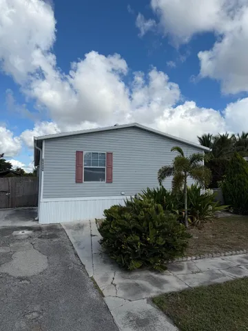 $2,300 | 22937 Seaspray Place, Boca Raton, FL 33428