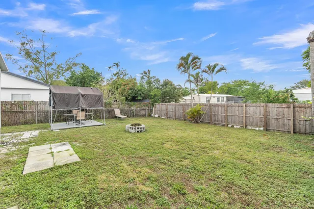 $2,300 | 22937 Seaspray Place, Boca Raton, FL 33428