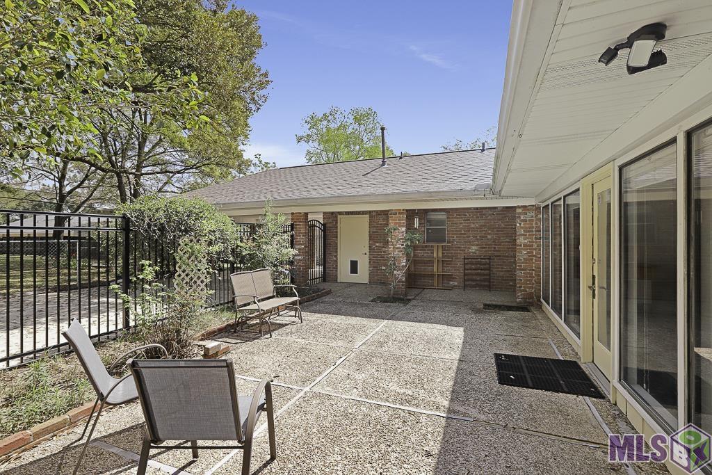 991 Colonial Drive Baton Rouge, LA 70806 - Photo 16 of 35 Backyard Patio