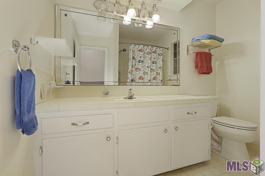 991 Colonial Drive Baton Rouge, LA 70806 - Photo 18 of 27 Bathroom