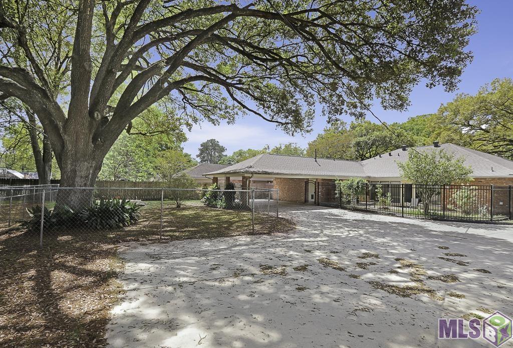 991 Colonial Drive Baton Rouge, LA 70806 - Photo 18 of 35 Parking View