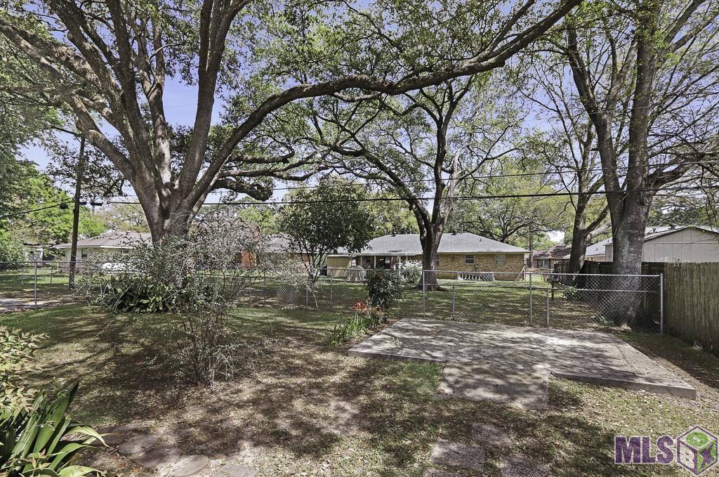 991 Colonial Drive Baton Rouge, LA 70806 - Photo 9 of 27 Backyard