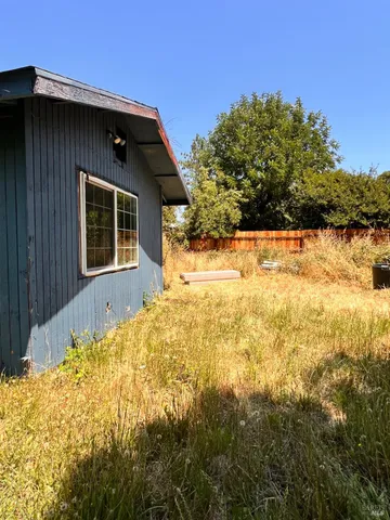 a front view of house with yard