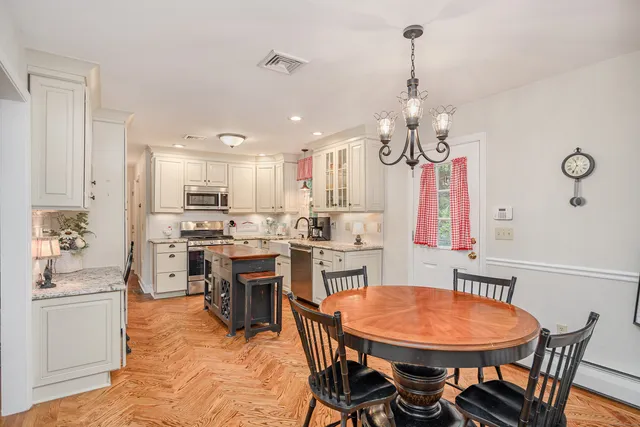 $699,900 | 27 Pole Bridge Road, Newtown, CT 06482